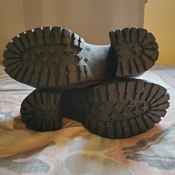 Ankle boots - Picture 3 of 3